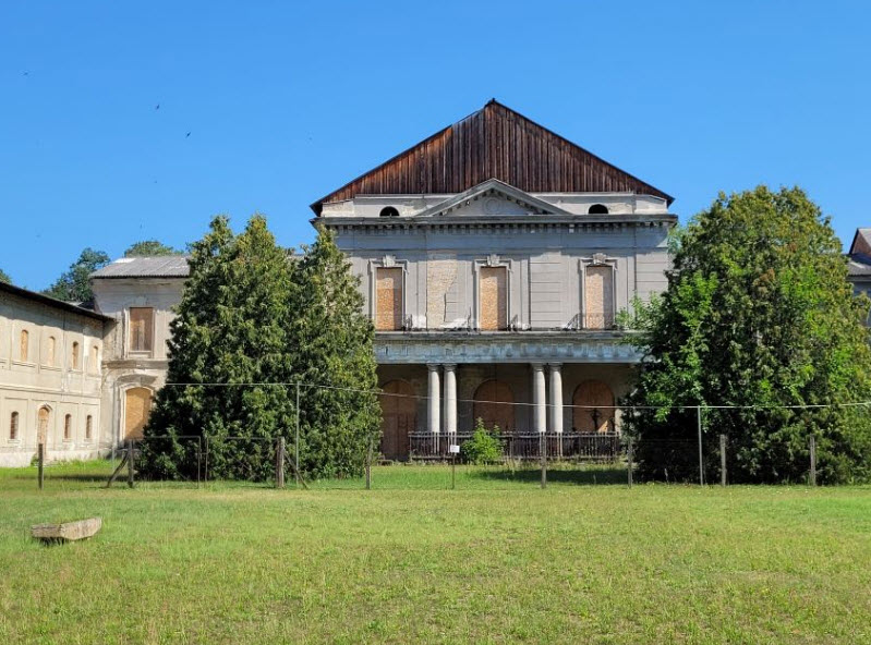 Hunyady-kastély, Hungary